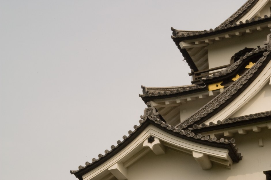 A closer view of the architecture of Hikone Castle